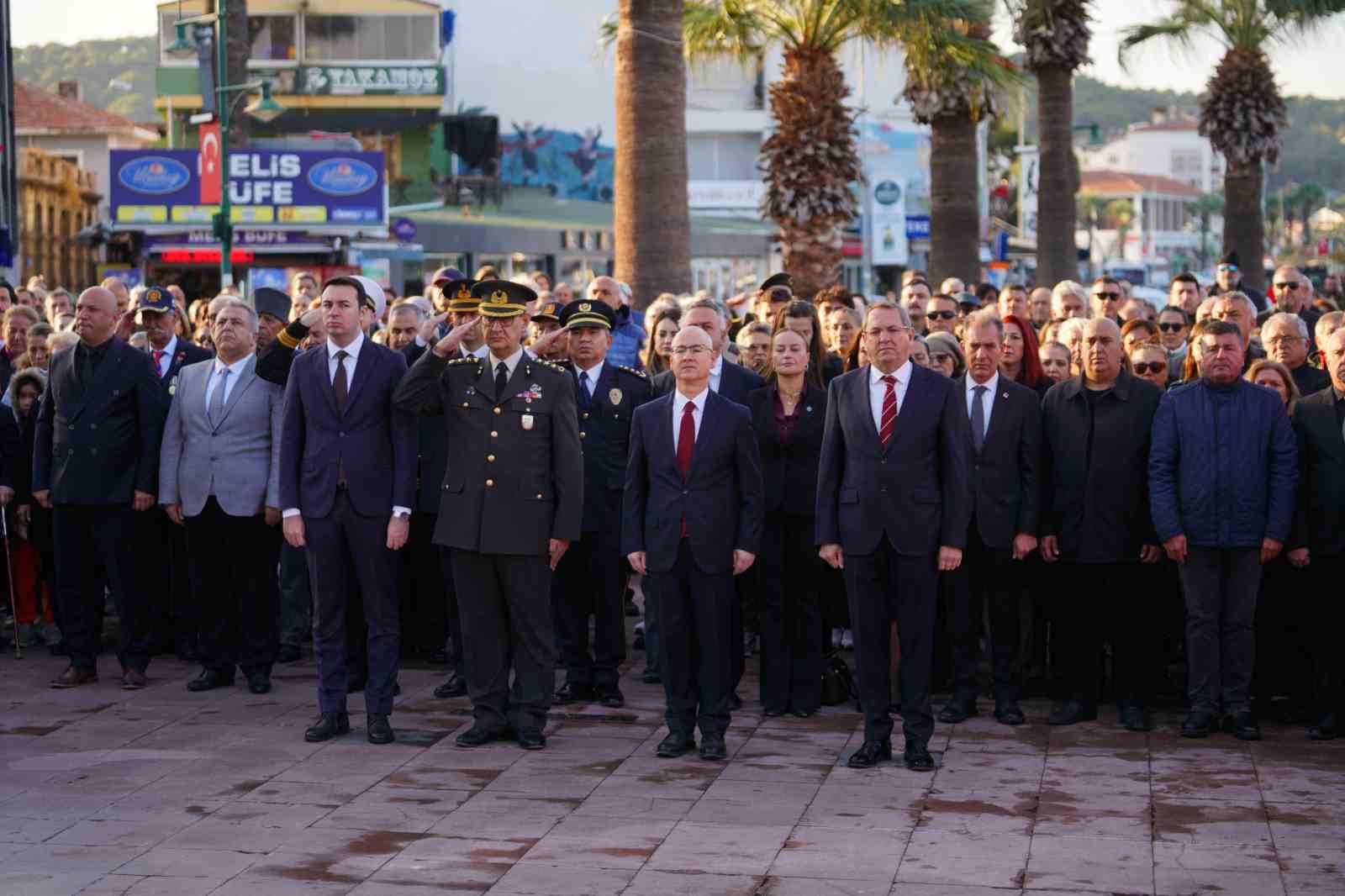 Ayvalık’ta Atatürk hüzünle anıldı
