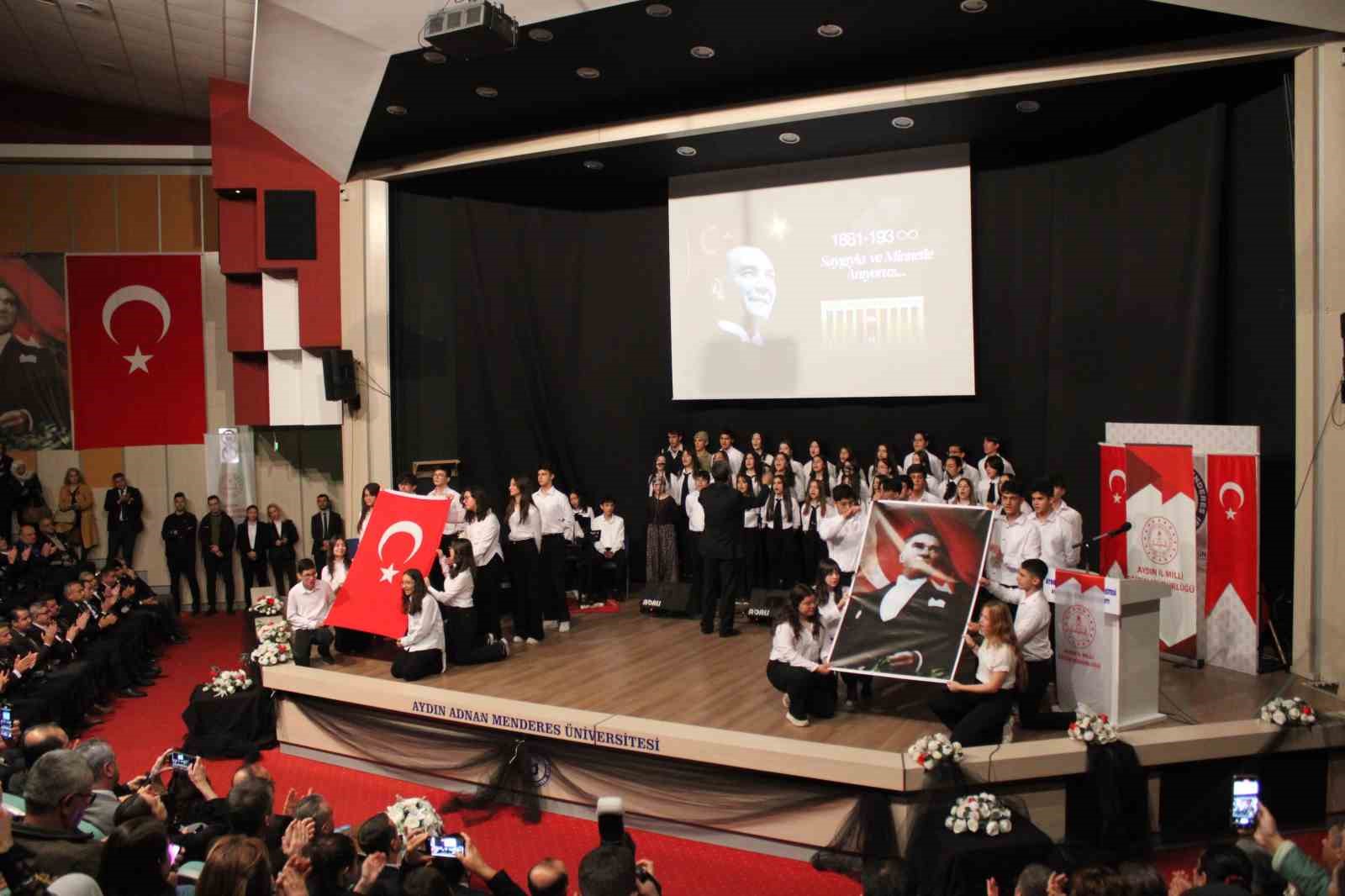 Öğrencilerin ‘Atatürk Oratoryosu’ ayakta alkışlandı
