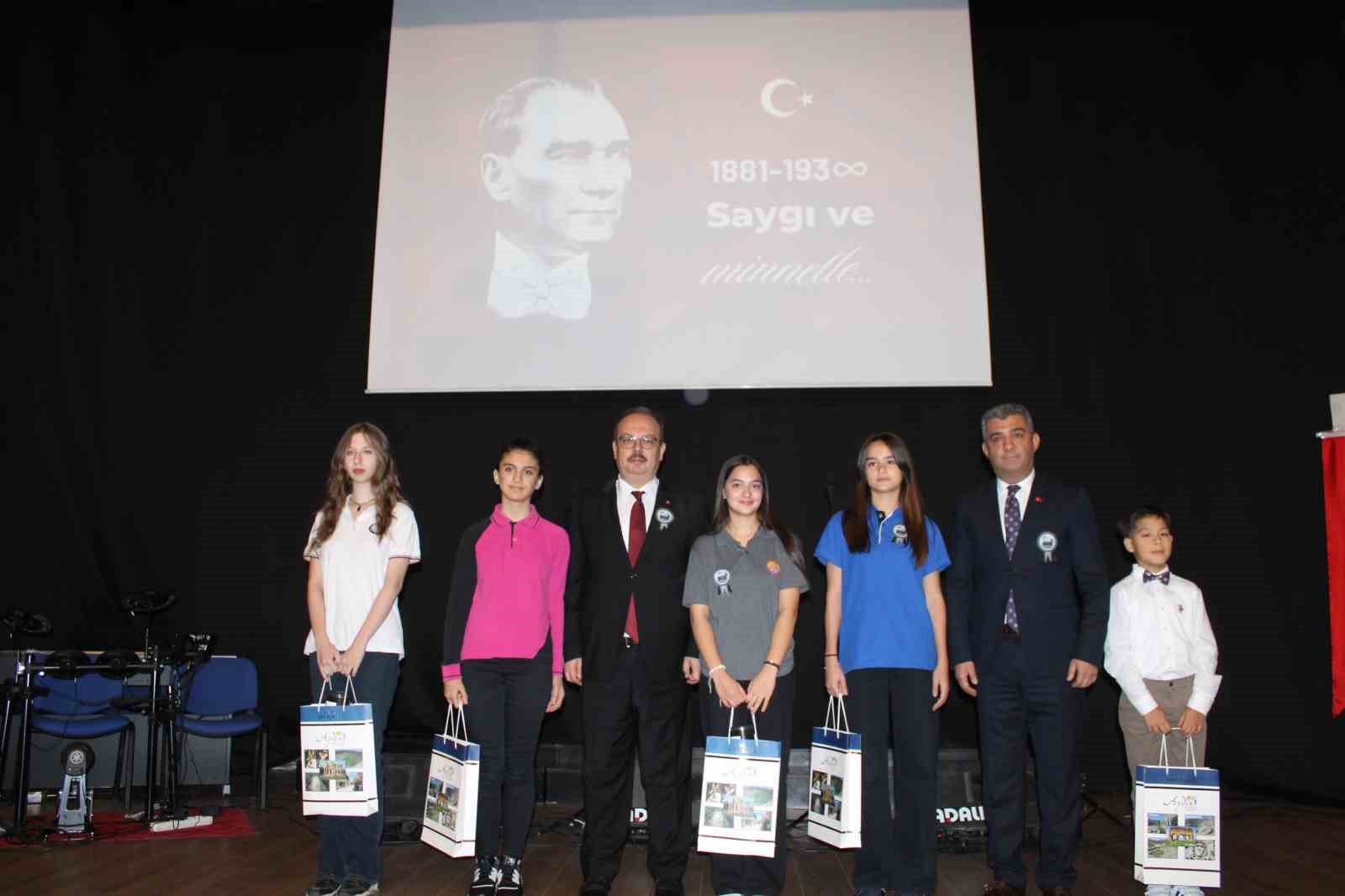 Öğrencilerin ‘Atatürk Oratoryosu’ ayakta alkışlandı
