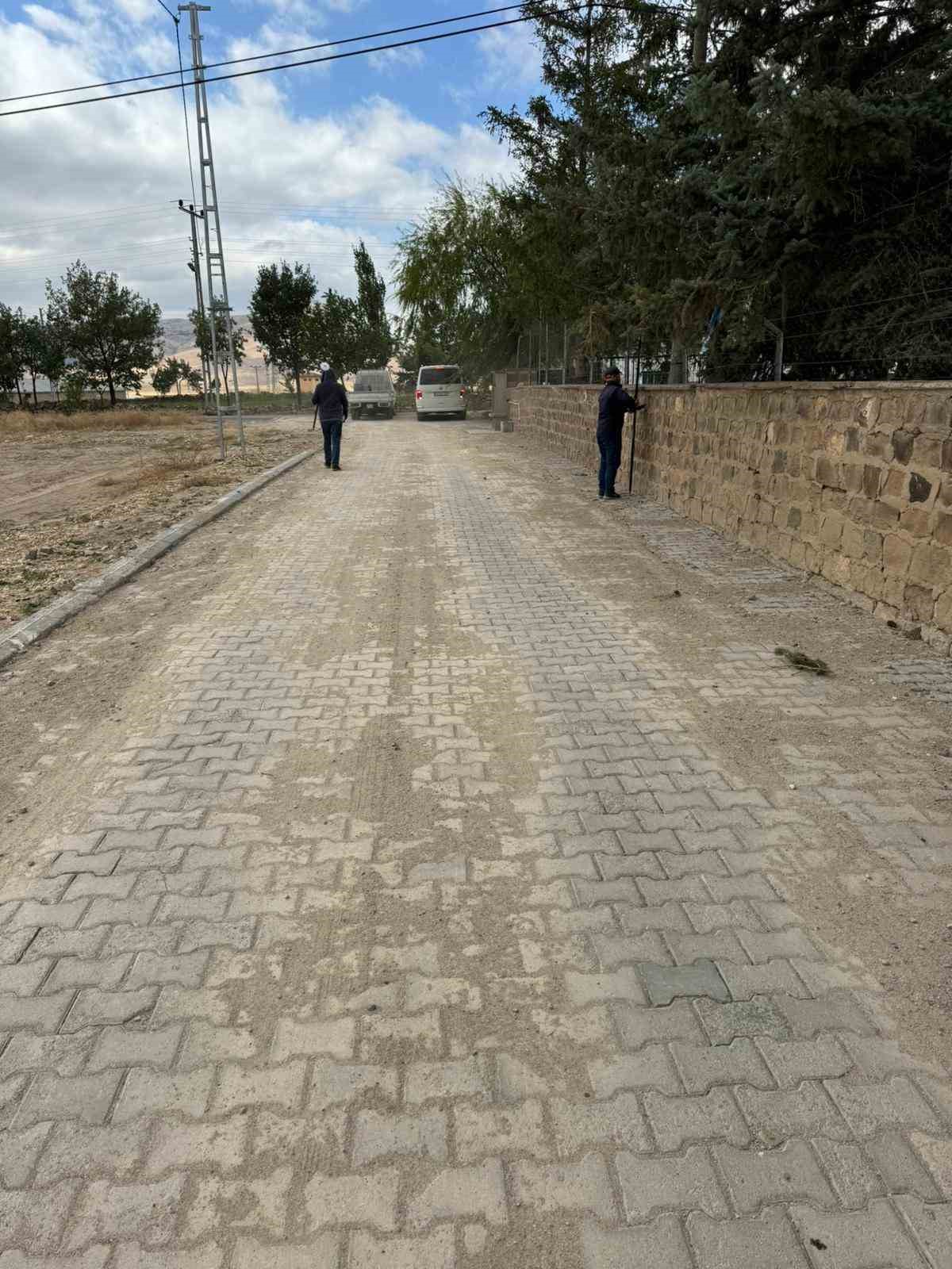 17 kırsal mahalleye 50 bin metrekarelik kilitli parke yatırımı
