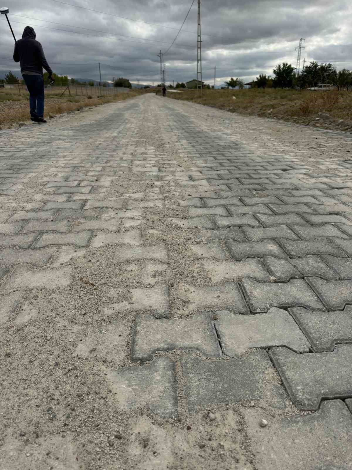 17 kırsal mahalleye 50 bin metrekarelik kilitli parke yatırımı
