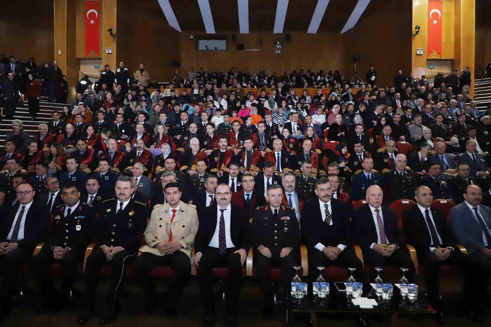 Atatürk Üniversitesinde Gazi Mustafa Kemal Atatürk, düzenlenen etkinliklerle anıldı
