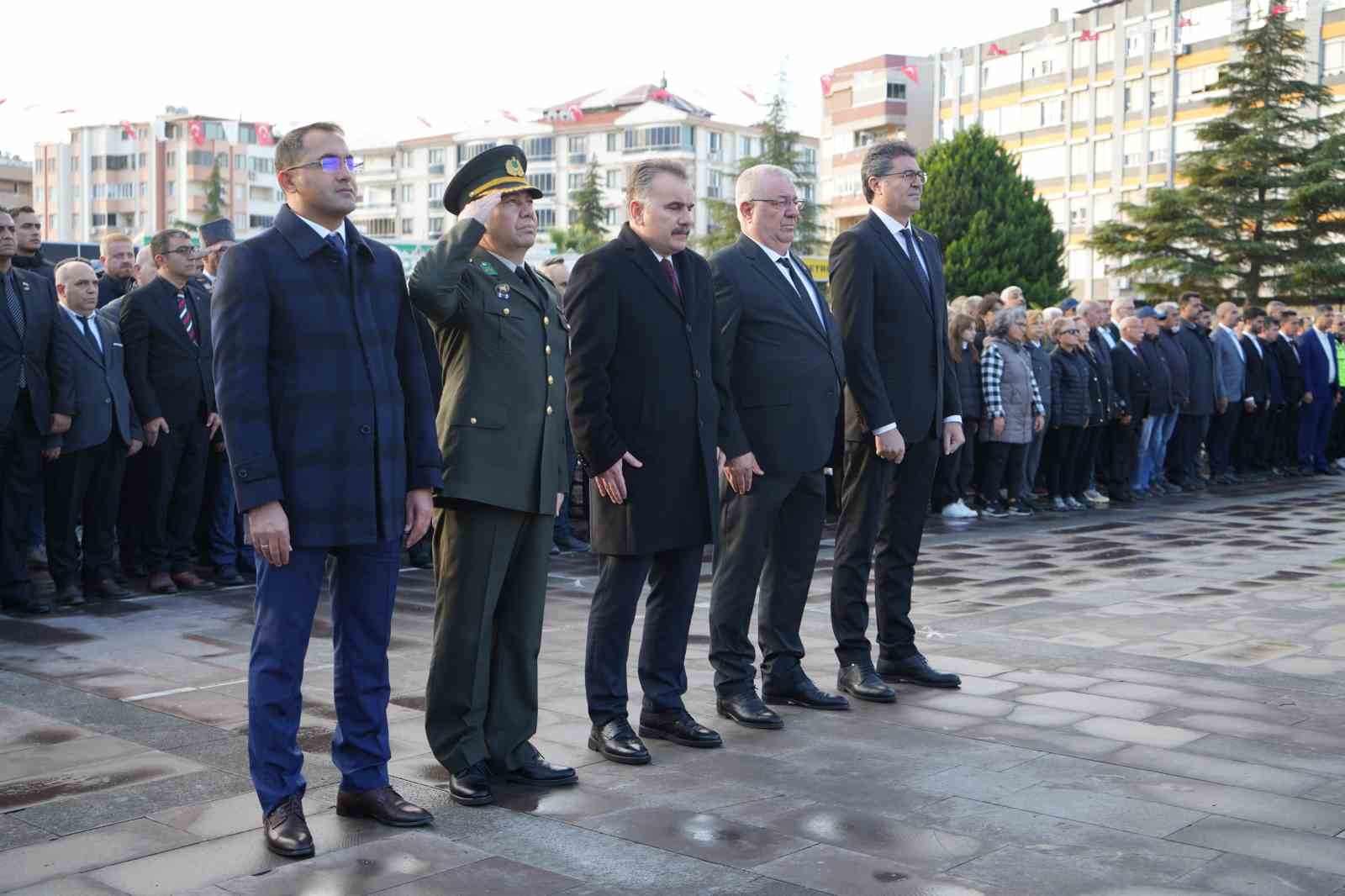 Atatürk Edremit’te özlemle anıldı
