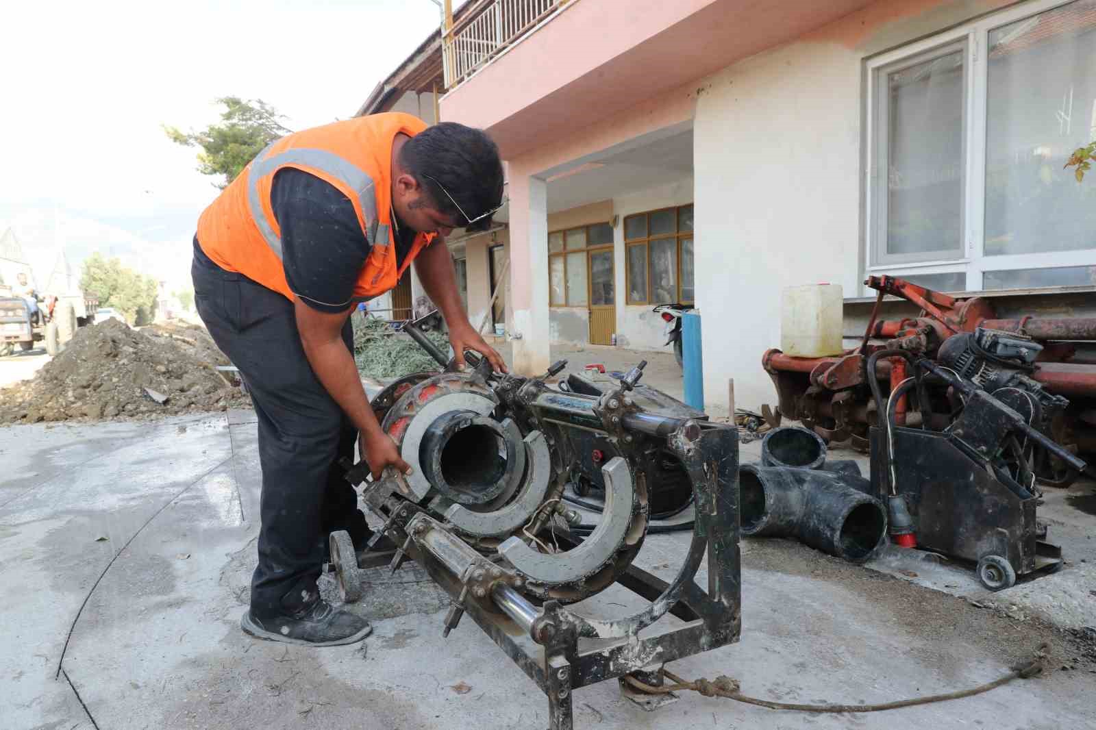 Demre Beymelek’in içme suyu hatları yenileniyor
