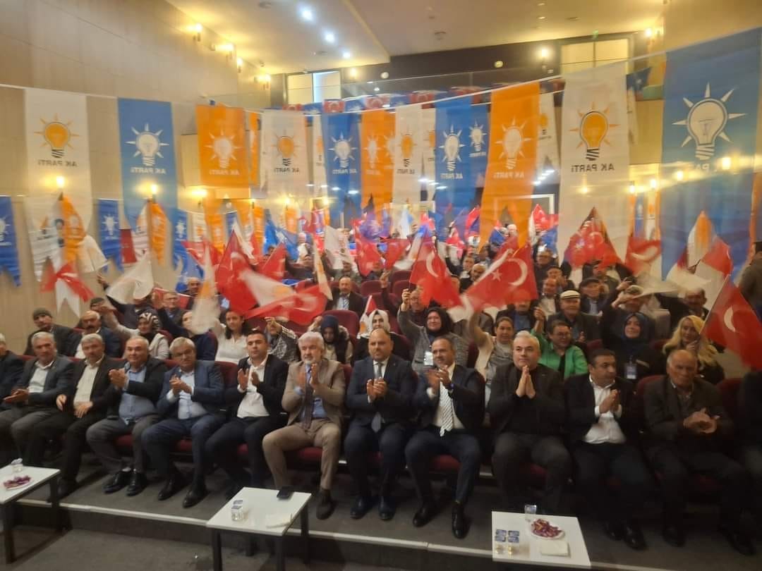 AK Parti Selendi İlçe Başkanlığına Şafak Aydoğuş seçildi
