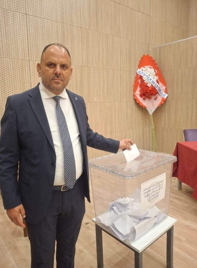 AK Parti Selendi İlçe Başkanlığına Şafak Aydoğuş seçildi
