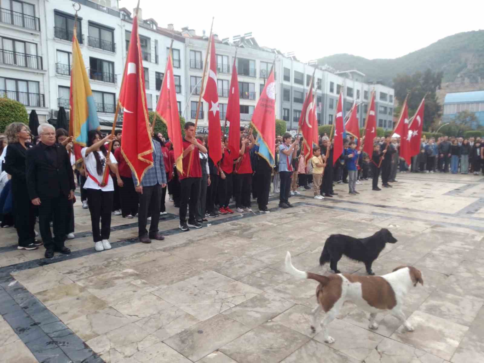 Atatürk Fethiye’de saygı ve özlemle anıldı
