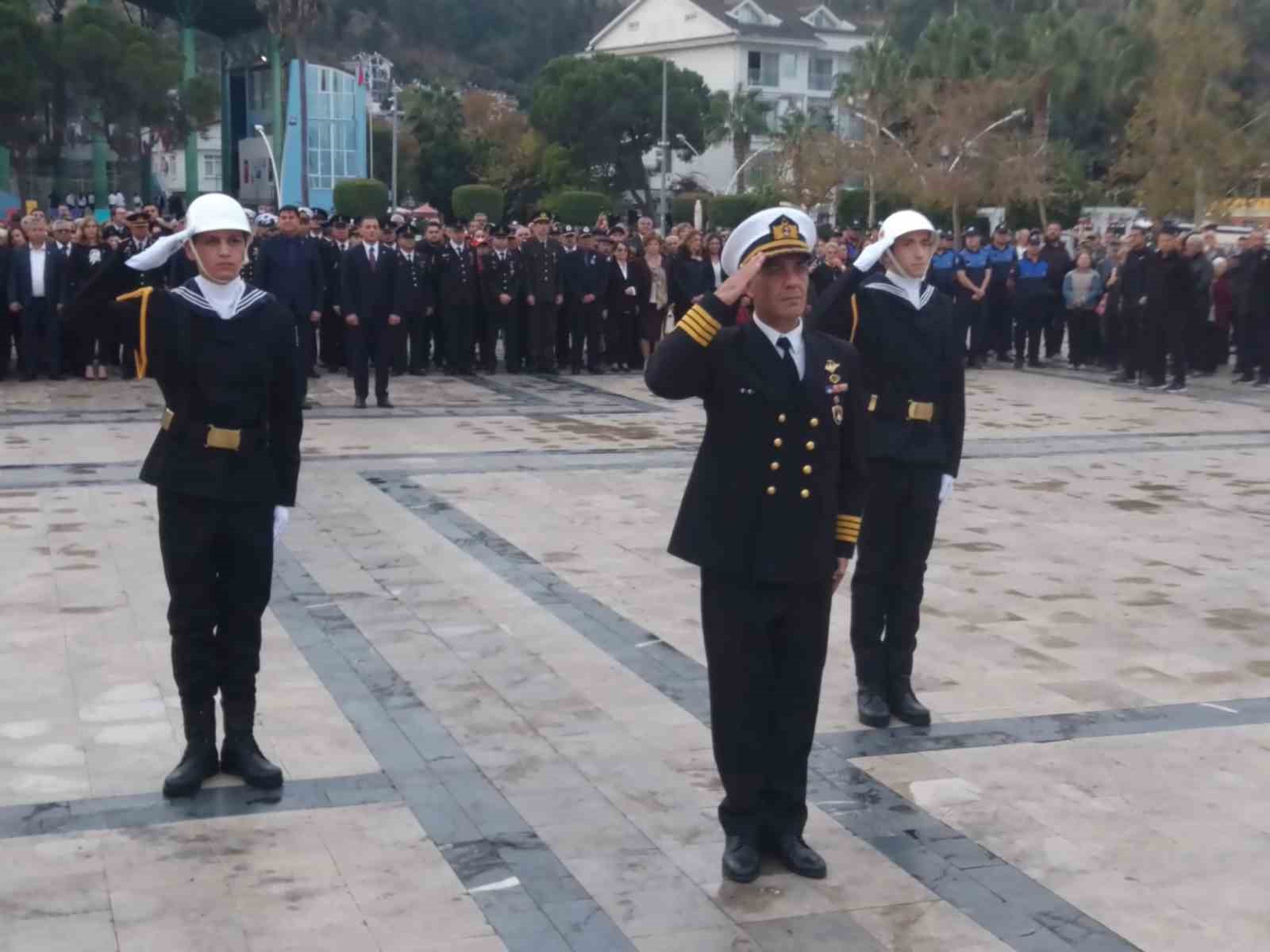 Atatürk Fethiye’de saygı ve özlemle anıldı
