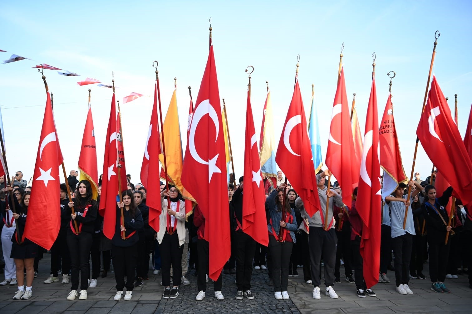 Kuşadası Ata’sını saygı ve özlemle andı
