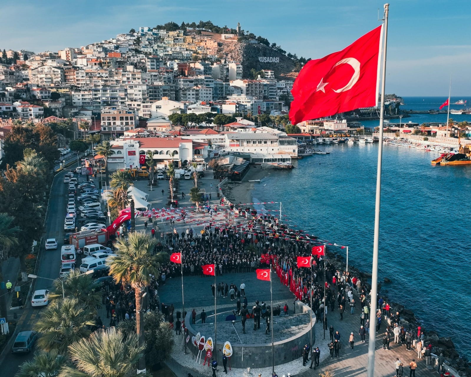 Kuşadası Ata’sını saygı ve özlemle andı
