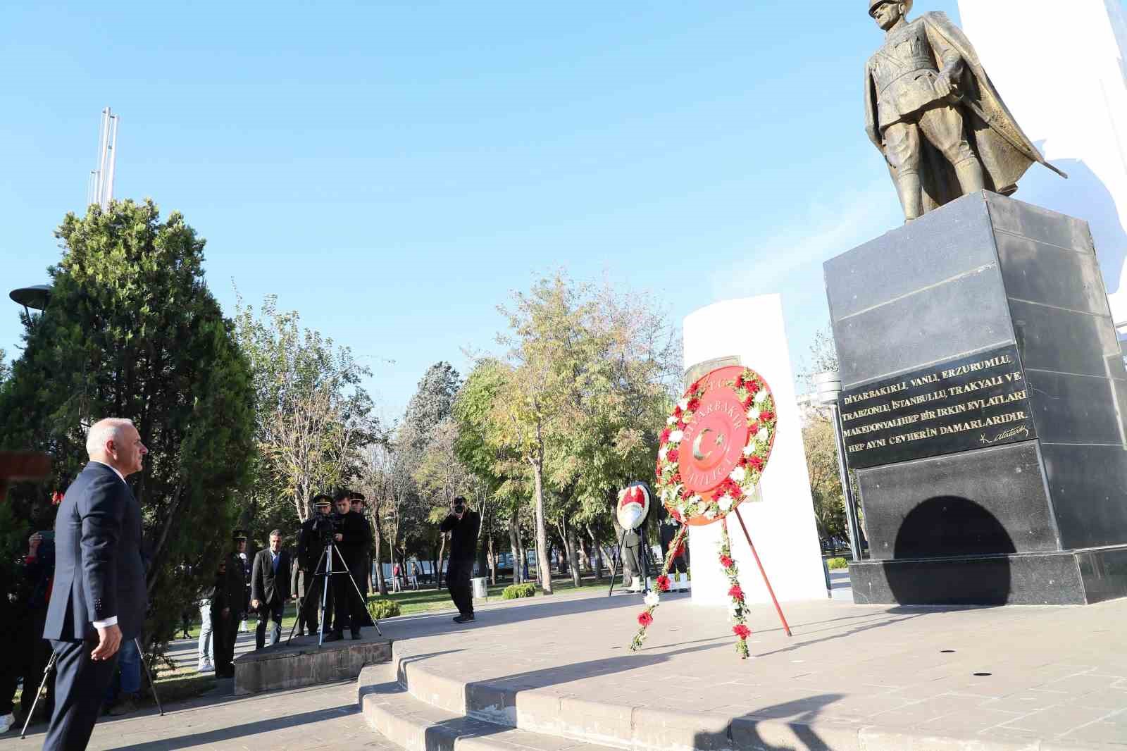 Diyarbakır’da 10 Kasım çeşitli etkinliklerle kutlandı
