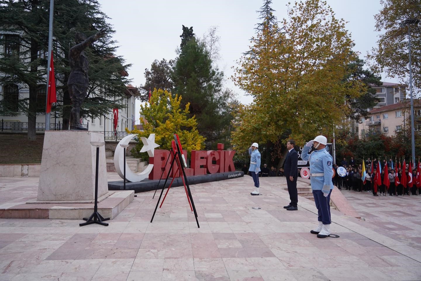 Lise öğrencilerin ‘Kalbimizdesin’ koreografisi ayakta alkışlandı
