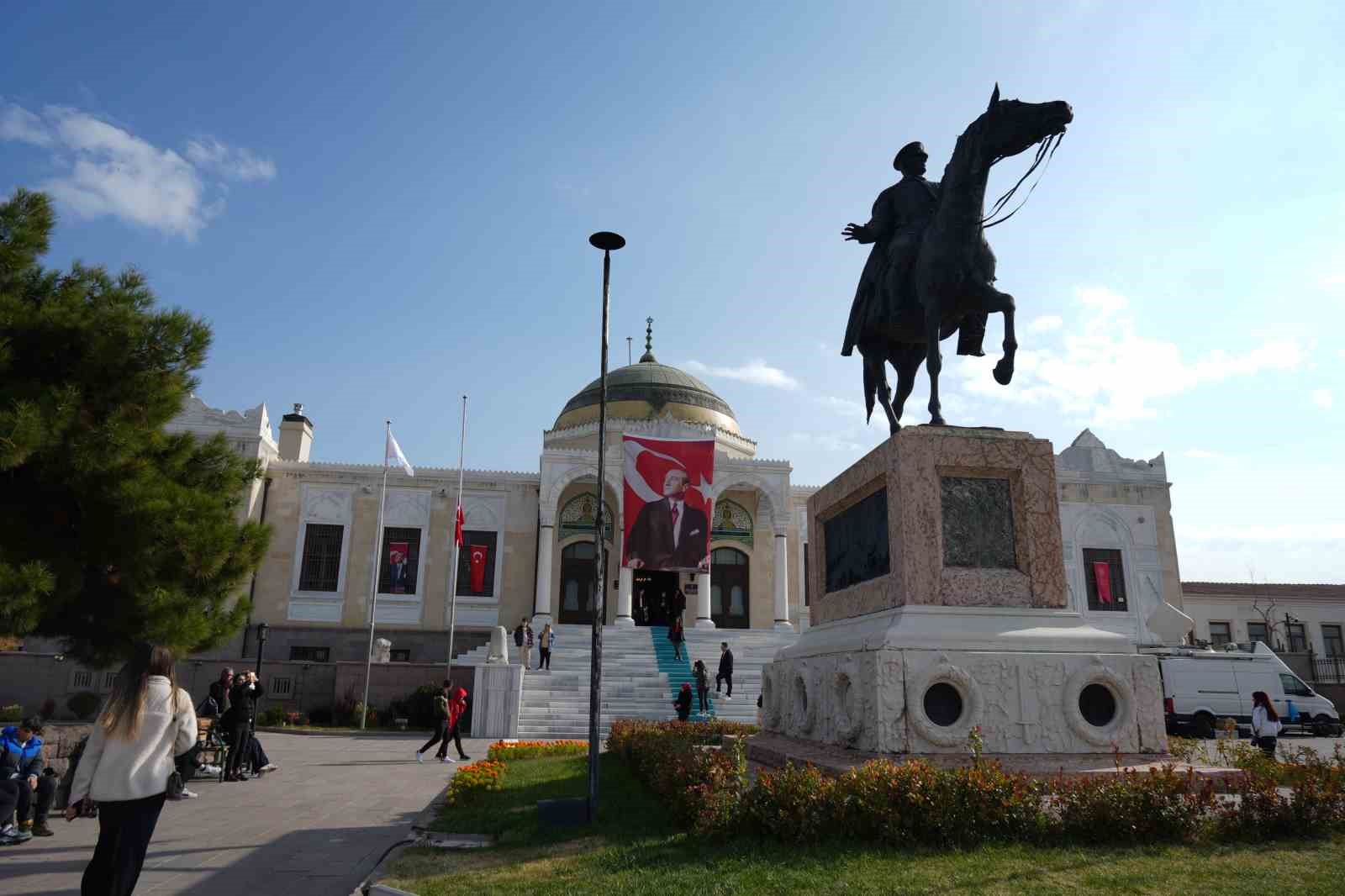 Atatürk’ün vefatının 86’ncı yıl dönümünde, ‘10 Kasım Matemi’ sergisine yoğun ilgi
