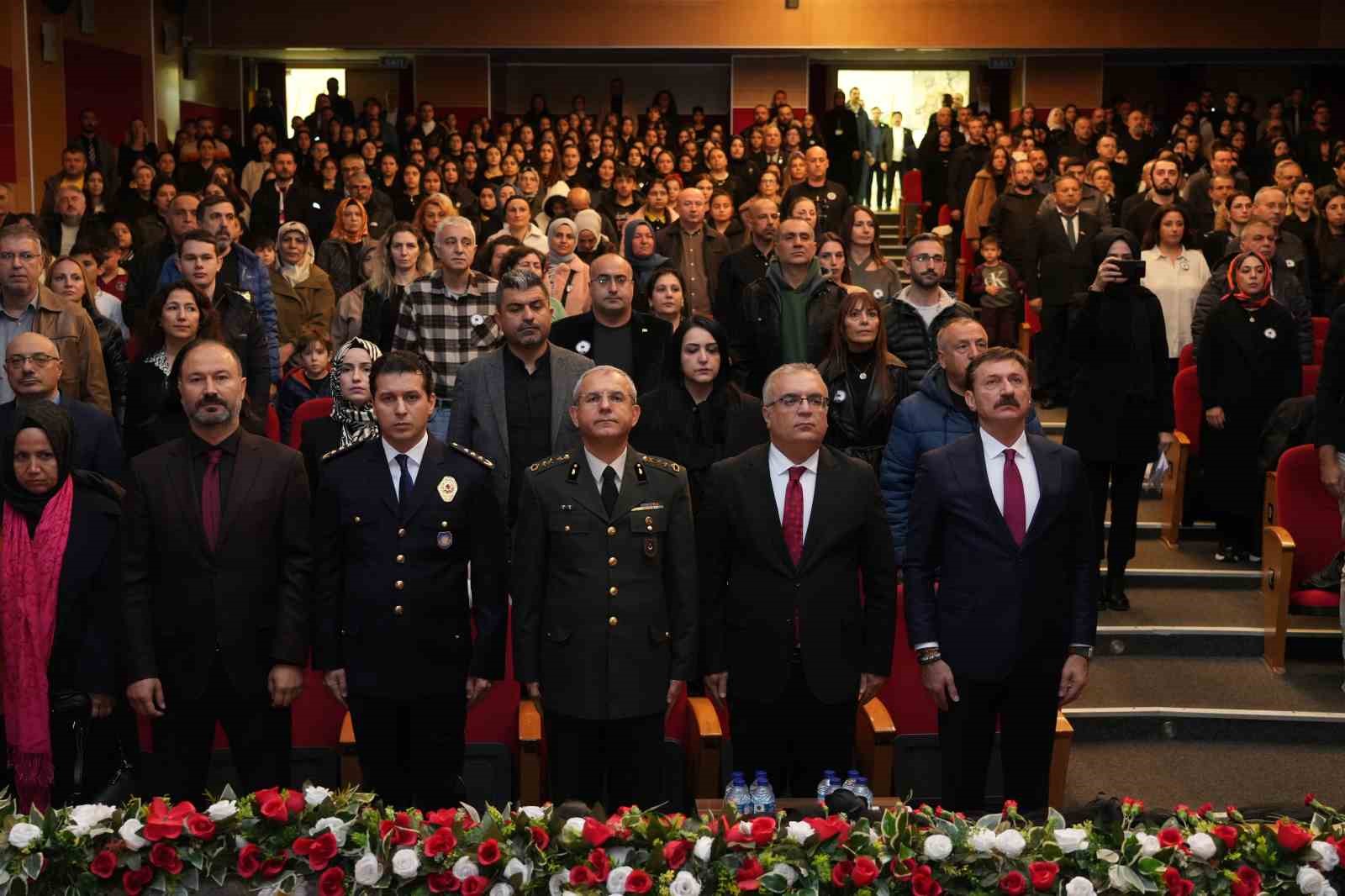 Bahçelievler Belediyesi 10 Kasım’da Atatürk’ü saygıyla andı
