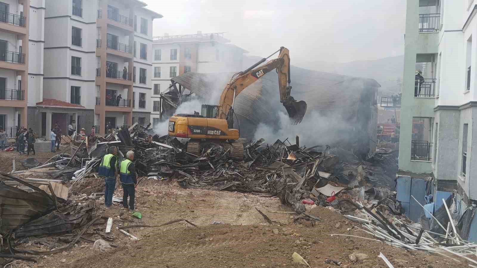 İşçilerin kaldığı konteynerde çıkan yangın söndürüldü
