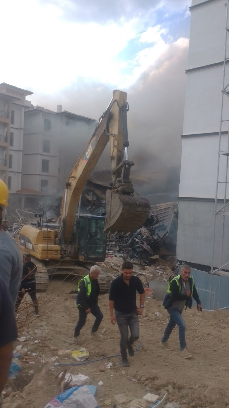 İşçilerin kaldığı konteynerde çıkan yangın söndürüldü
