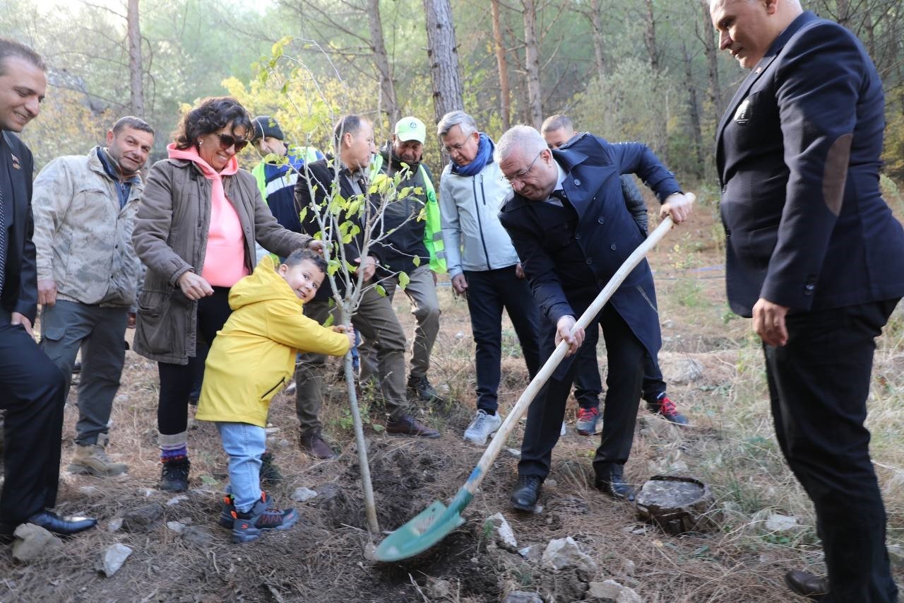 Kazdağları’nda Atatürk’ün anısına fidanlar toprakla buluştu
