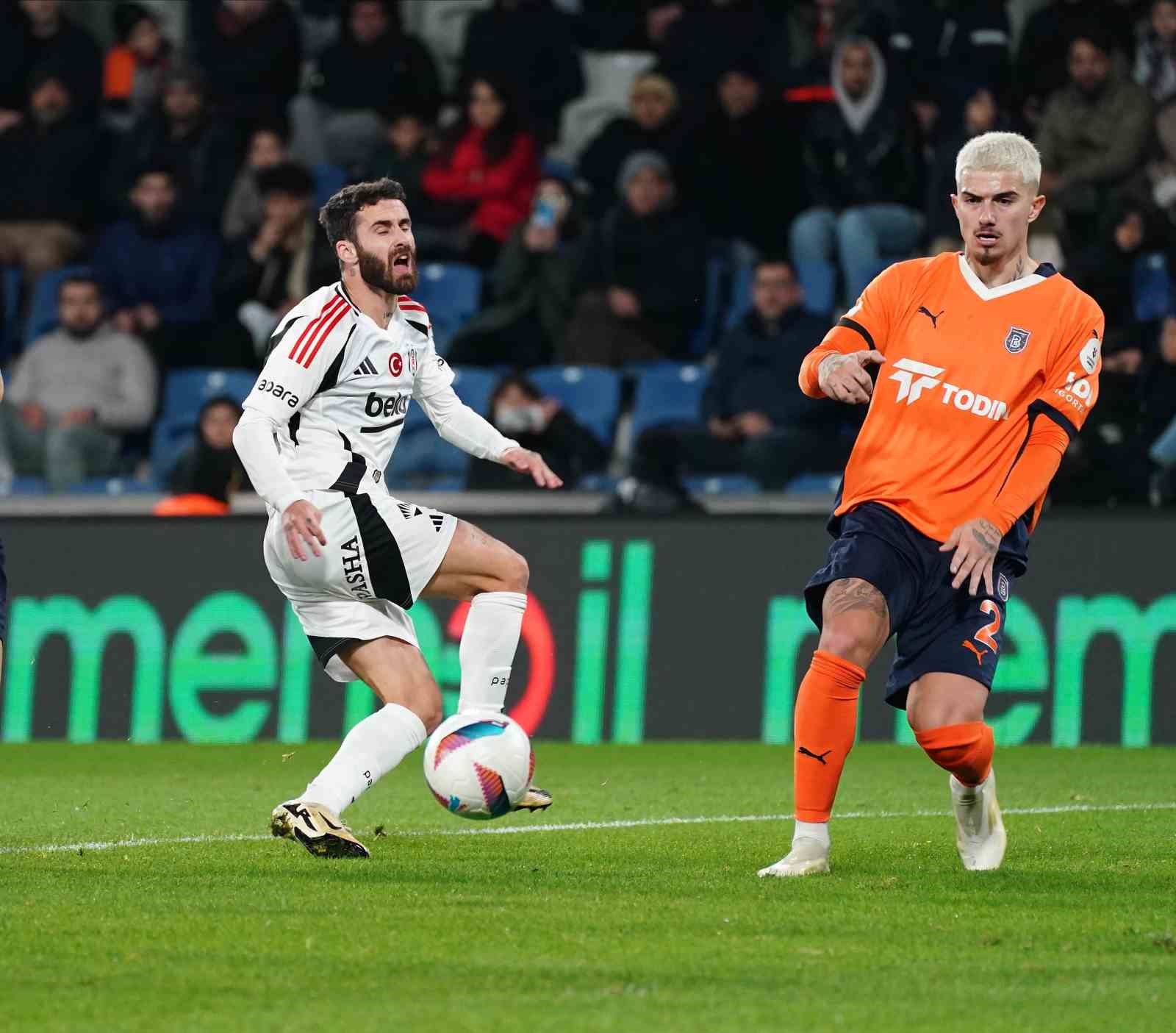 Trendyol Süper Lig: Başakşehir: 0 - Beşiktaş: 0 (İlk yarı)
