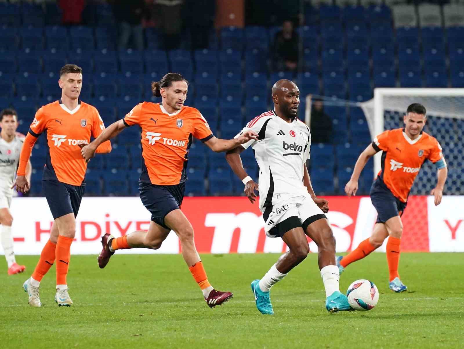 Trendyol Süper Lig: Başakşehir: 0 - Beşiktaş: 0 (İlk yarı)
