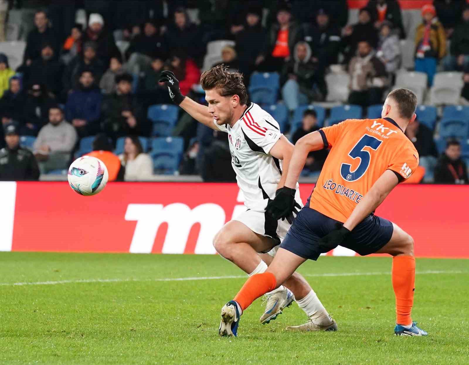 Trendyol Süper Lig: Başakşehir: 0 - Beşiktaş: 0 (İlk yarı)
