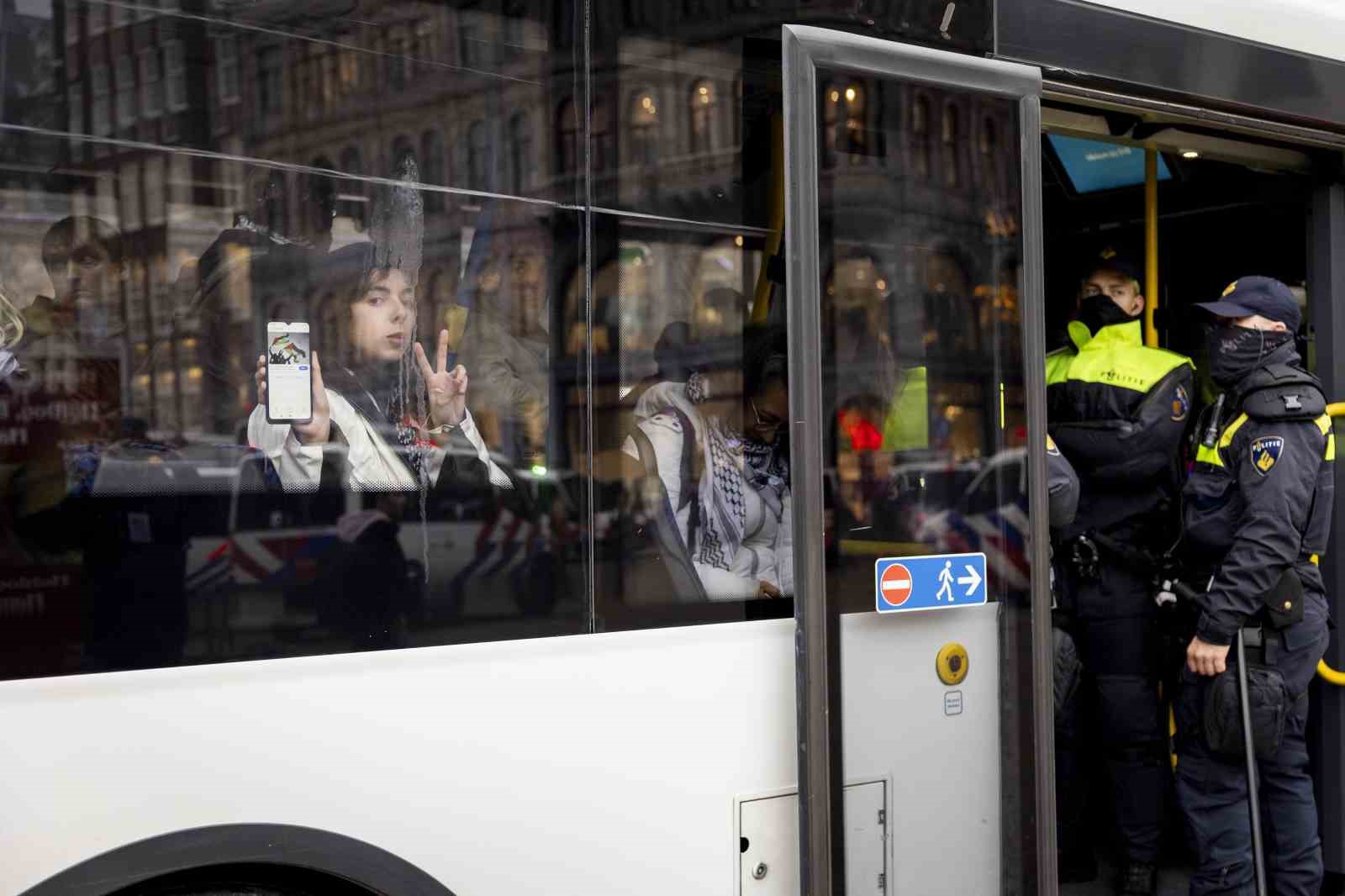 Hollanda’da Filistin destekçilerine polisten sert müdahale: 100’den fazla gözaltı
