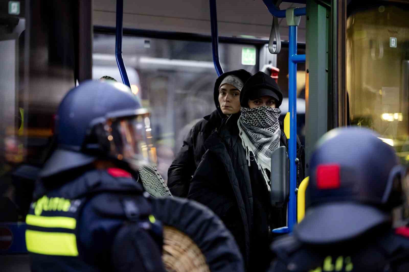 Hollanda’da Filistin destekçilerine polisten sert müdahale: 100’den fazla gözaltı
