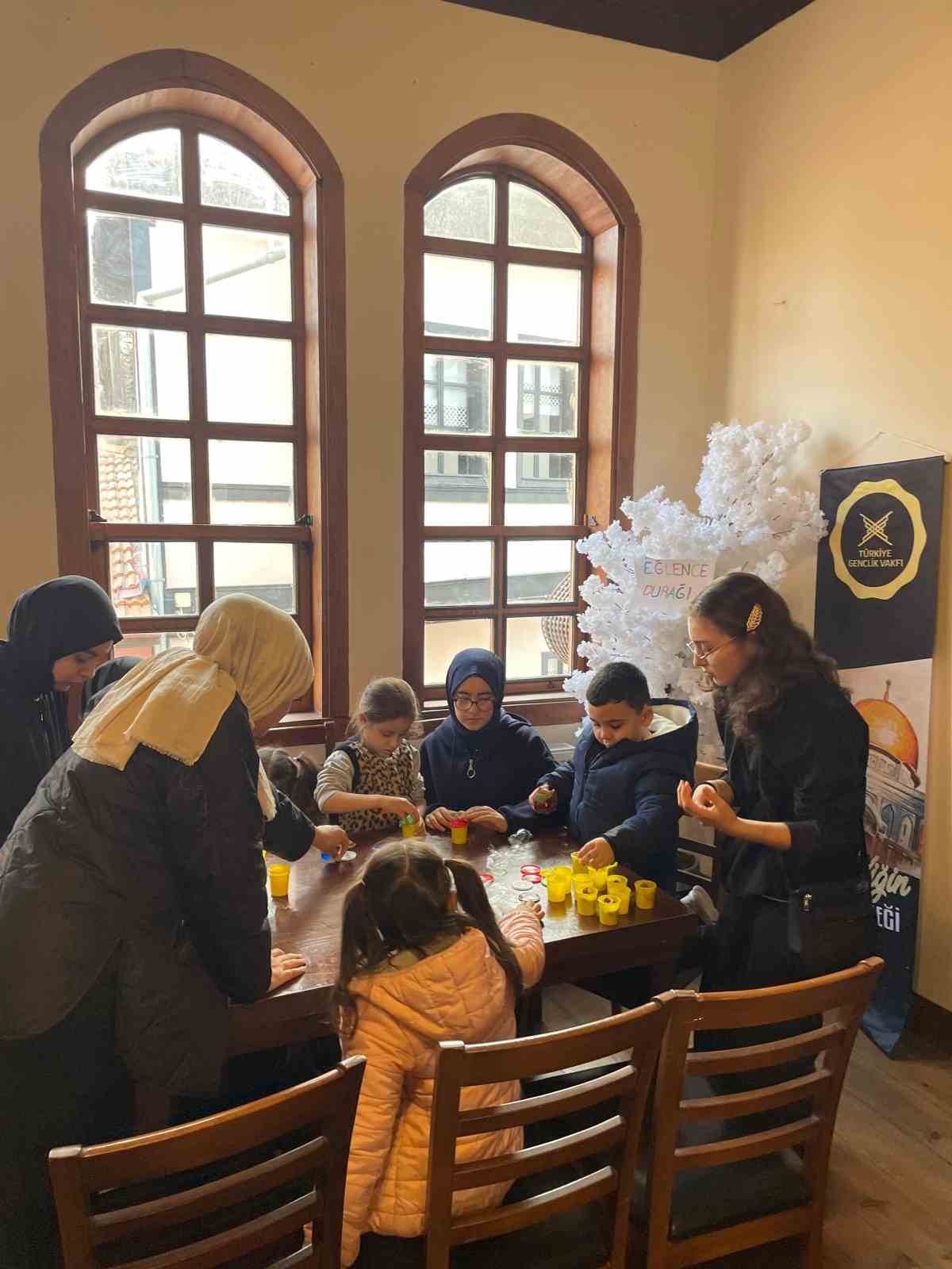 Kütahyalı gönüllüler tarihi konakta çocuklara unutulmaz bir gün yaşattı
