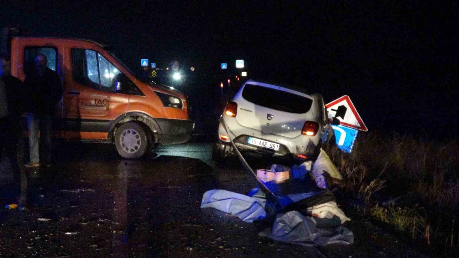 Hatalı ’U’ dönüşü ile üç aracın karıştığı kazada ortalık savaş alanına döndü: 1 ölü, 7 yaralı
