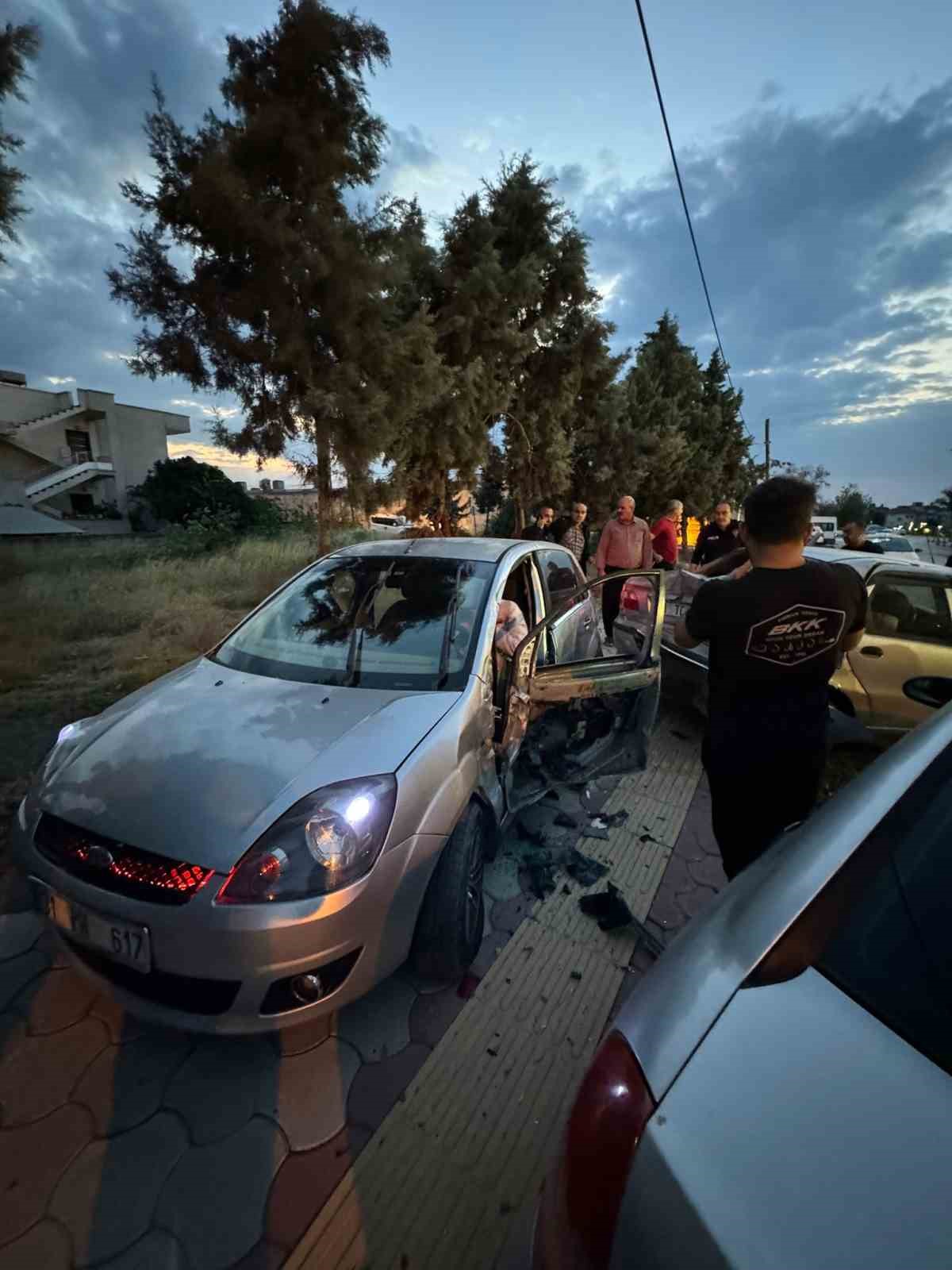 Otomobilin park halindeki araçlara ok gibi saplandığı anlar kamerada
