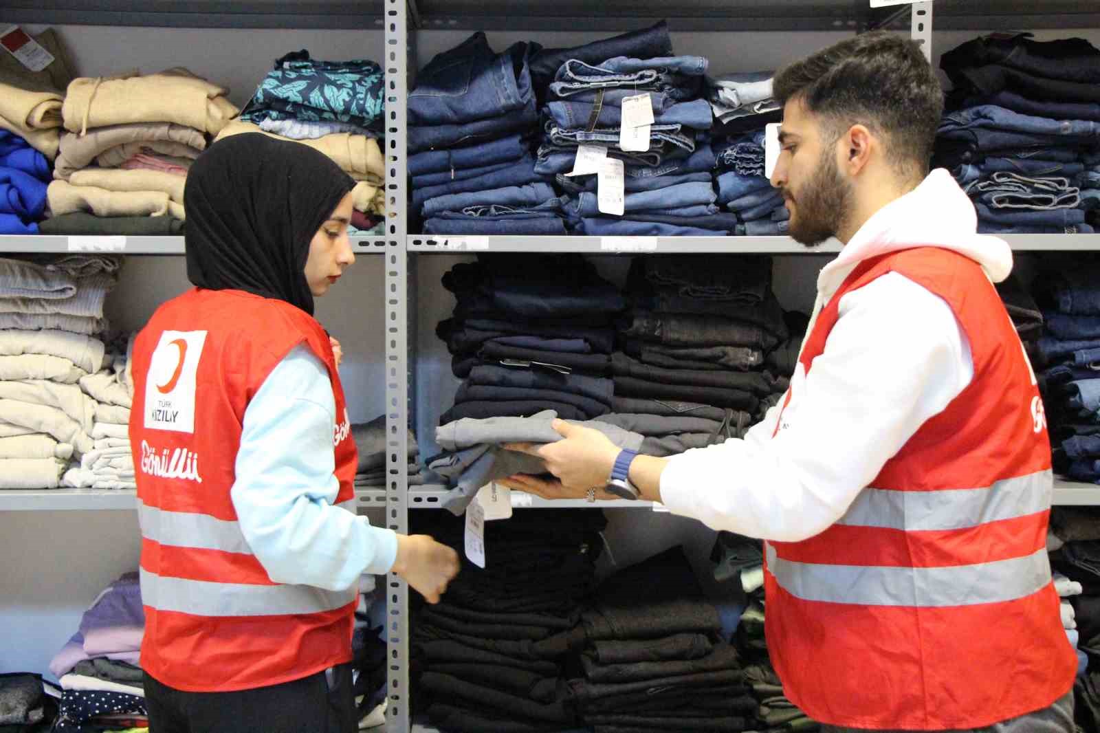 Amasya Kızılay Butik’ten 3 yılda 15 binden fazla üniversiteliye kıyafet desteği
