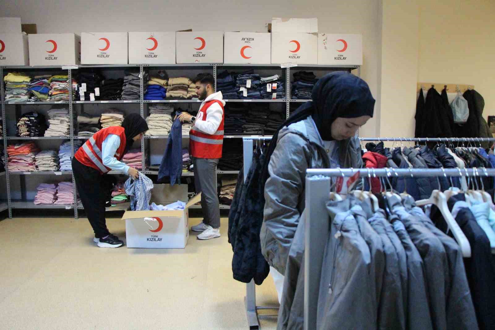 Amasya Kızılay Butik’ten 3 yılda 15 binden fazla üniversiteliye kıyafet desteği
