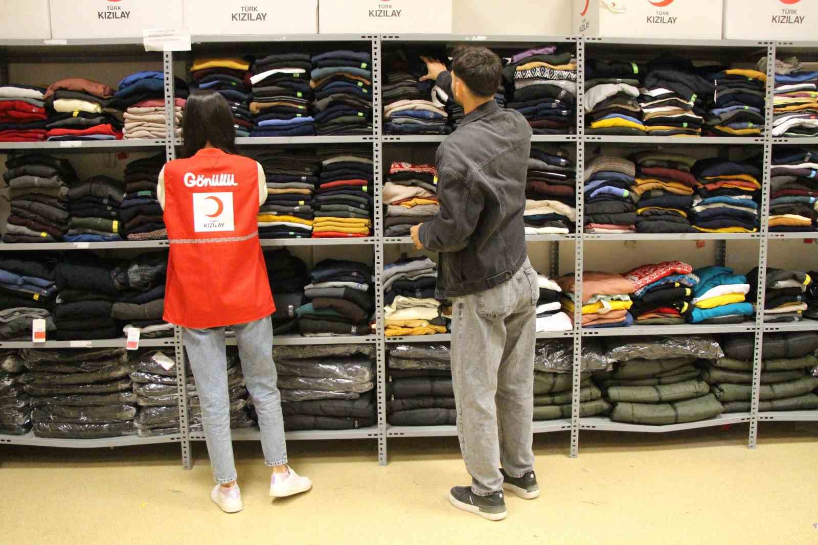 Amasya Kızılay Butik’ten 3 yılda 15 binden fazla üniversiteliye kıyafet desteği
