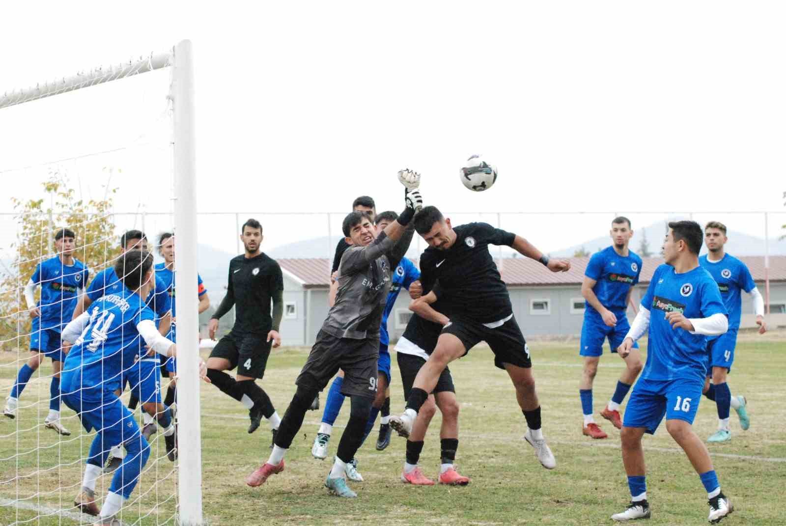 Çal Belediyespor liderliğini sürdürüyor
