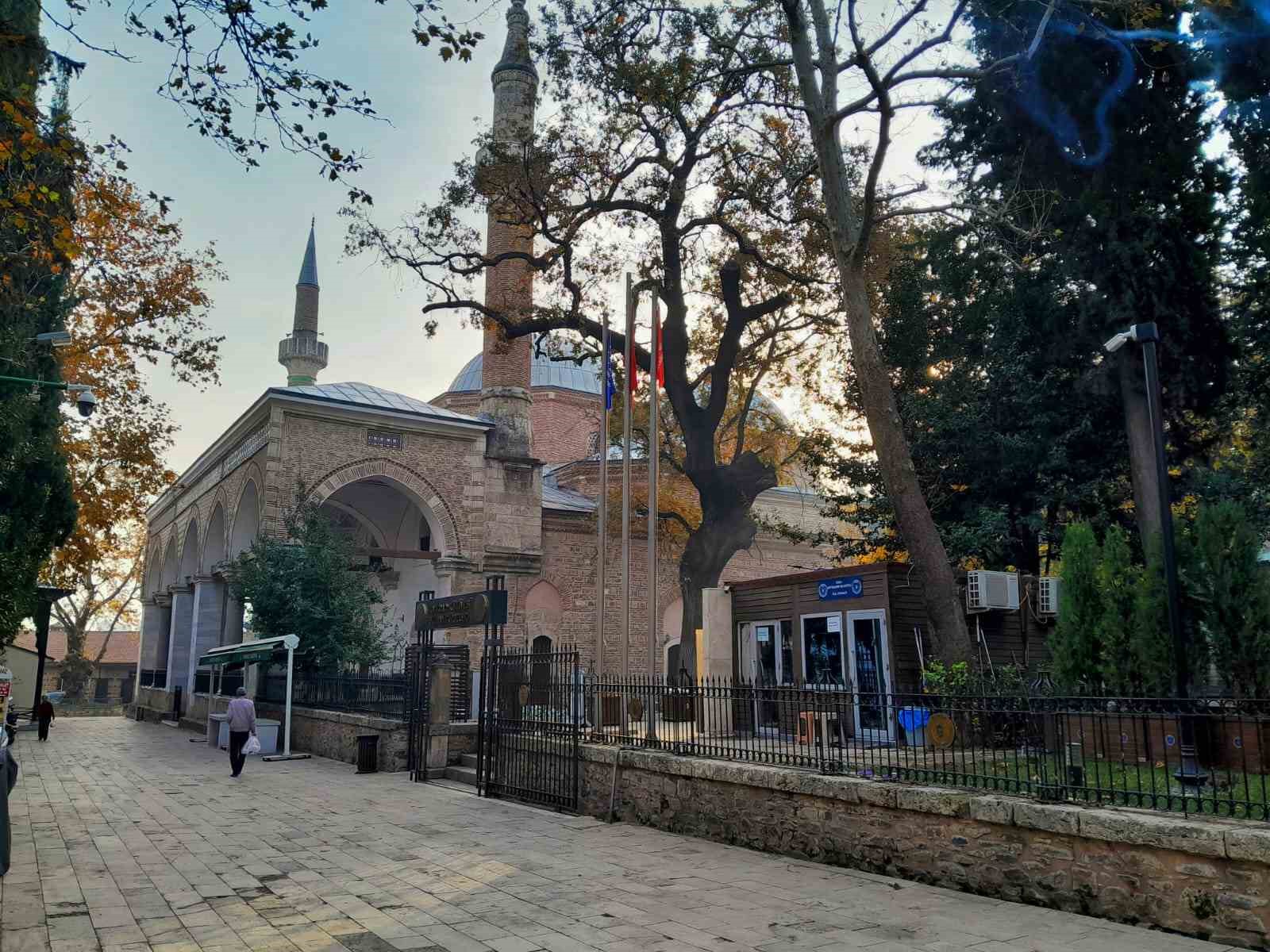 Bursa’da ecdat yadigarı tarihi cami ve türbelerdeki özel güvenlikçiler çekiliyor
