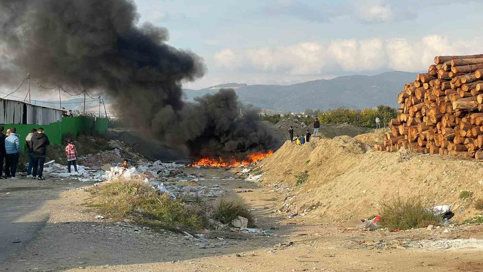 Bursa’nın havasını böyle katlediyorlar...Çocuklar yangını seyrettiler
