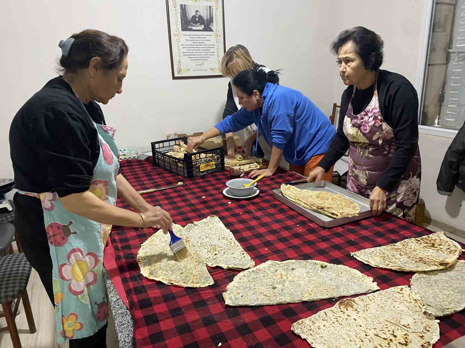 Kendileri üretip satarak öğrenci okutuyorlar
