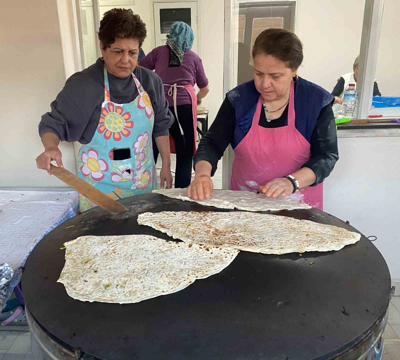 Kendileri üretip satarak öğrenci okutuyorlar
