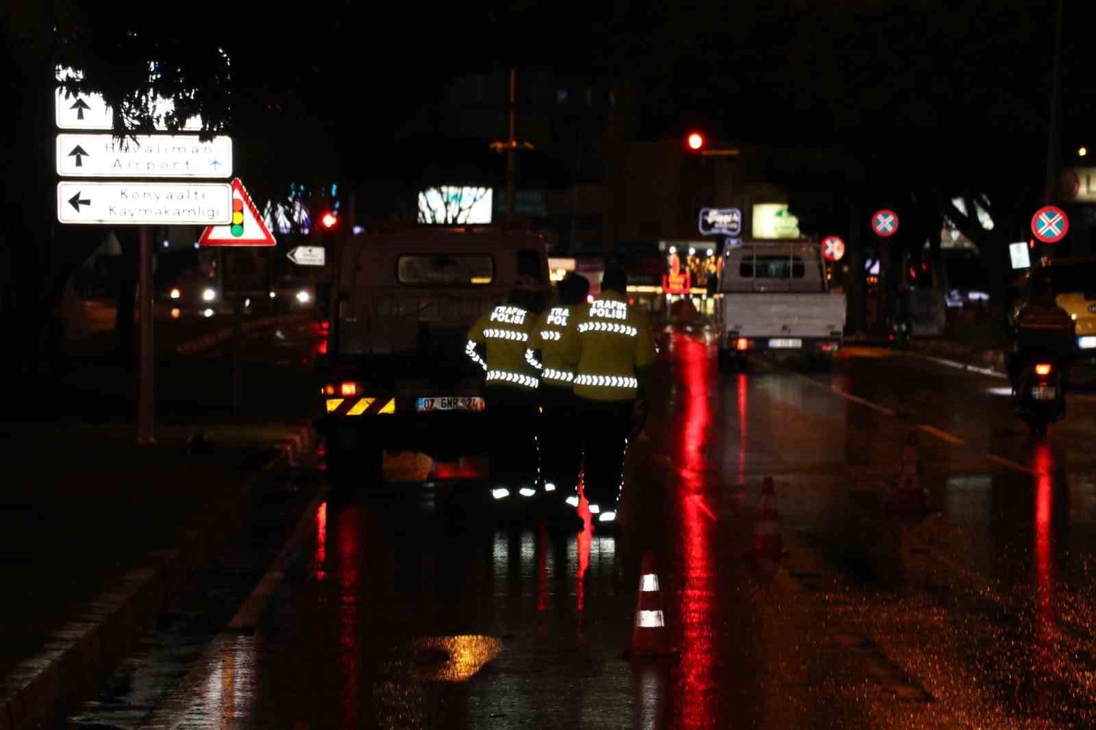 Otomobilin çarpıp kaçtığı motosikletli ağır yaralandı, sürücü 3 saat sonra teslim oldu
