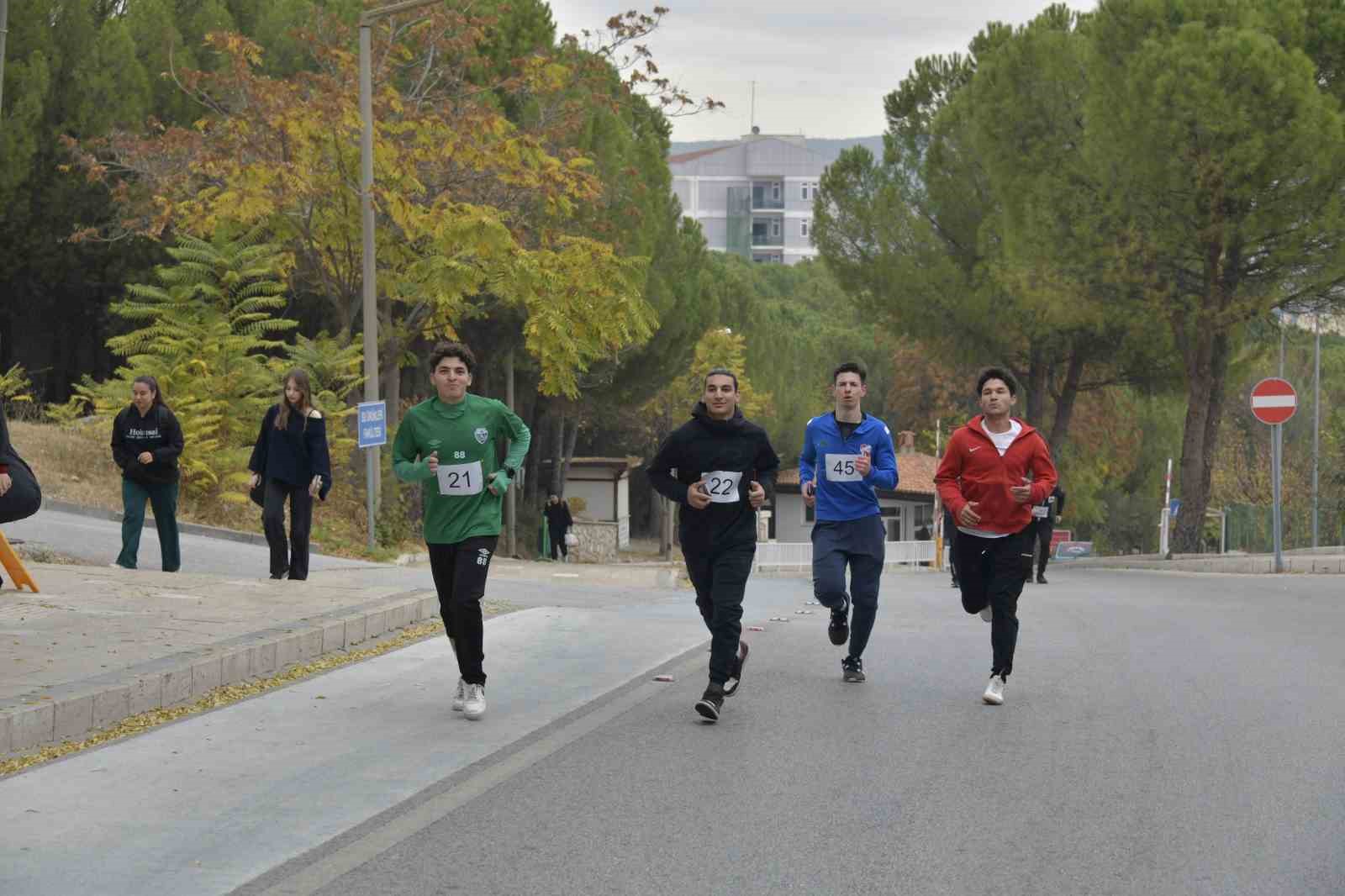 MSKÜ’de Atatürk’e Saygı için koştular
