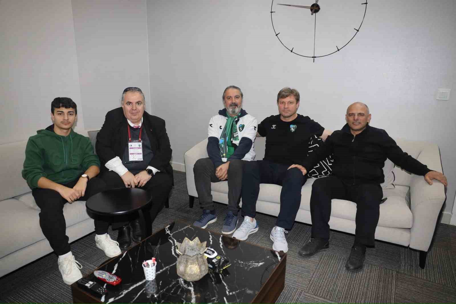 Başkan Söğüt Kocaelispor kafilesini karşıladı: 