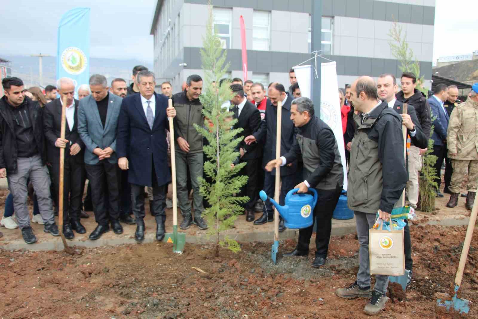 Geleceğe nefes için fidan dikildi
