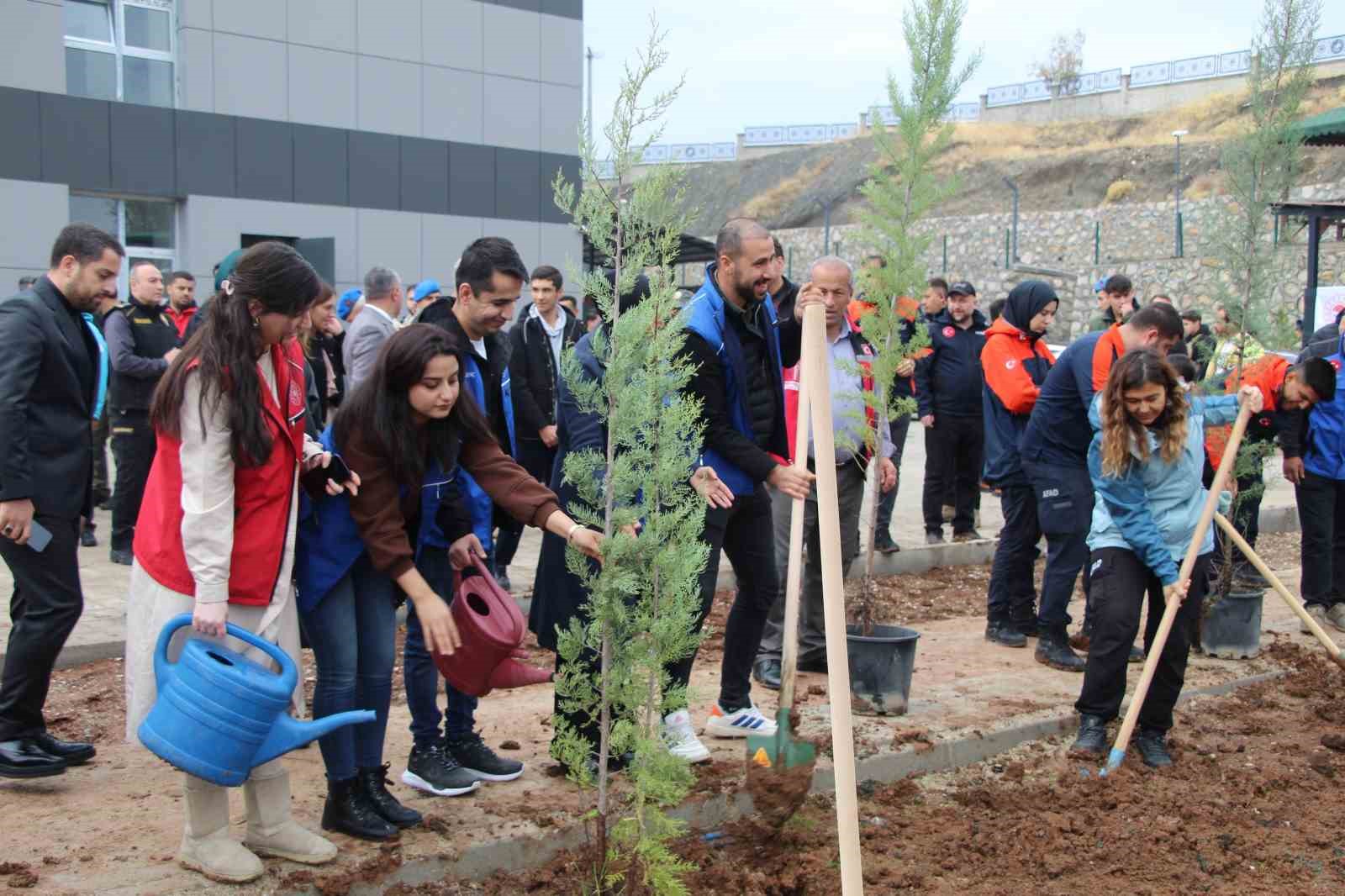 Geleceğe nefes için fidan dikildi
