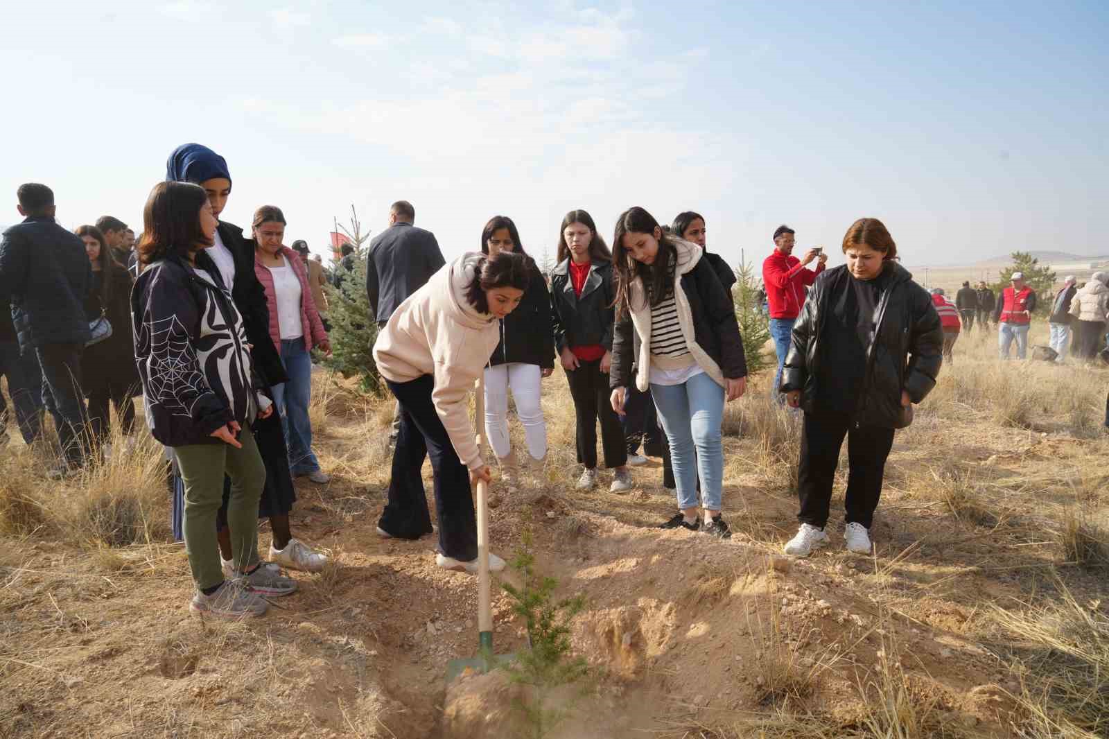 Niğde’de 5 bin fidan toprakla buluşturuldu
