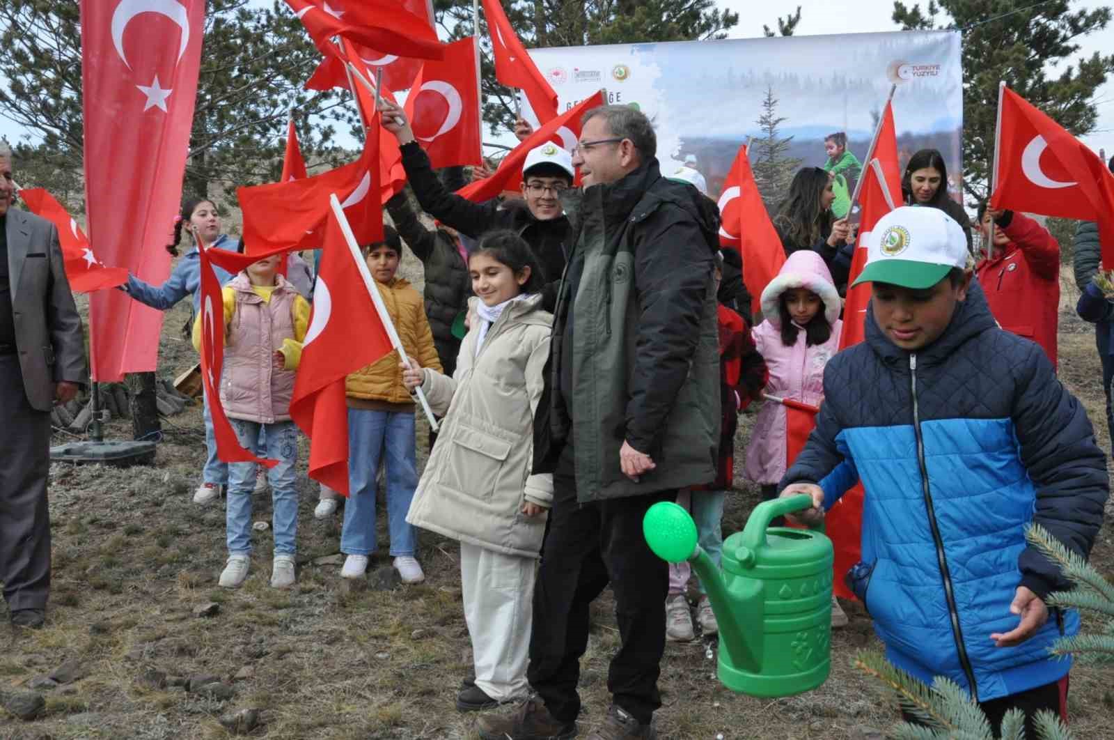 Kars’ta Milli Ağaçlandırma Günü: 11 bin 500 fidan toprakla buluştu
