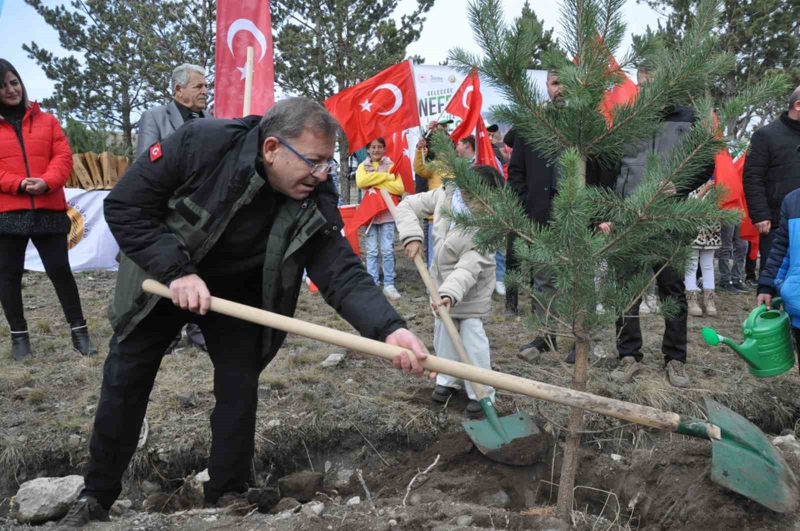 Kars’ta Milli Ağaçlandırma Günü: 11 bin 500 fidan toprakla buluştu
