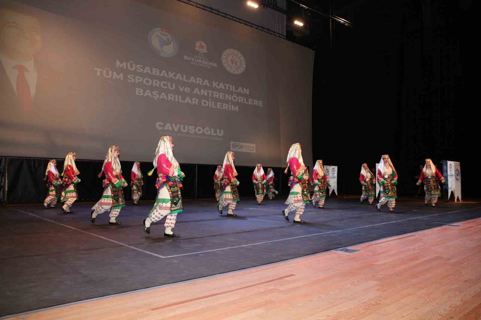 Ayna Folklor ekibi Denizli’de Türkiye 3.sü oldu
