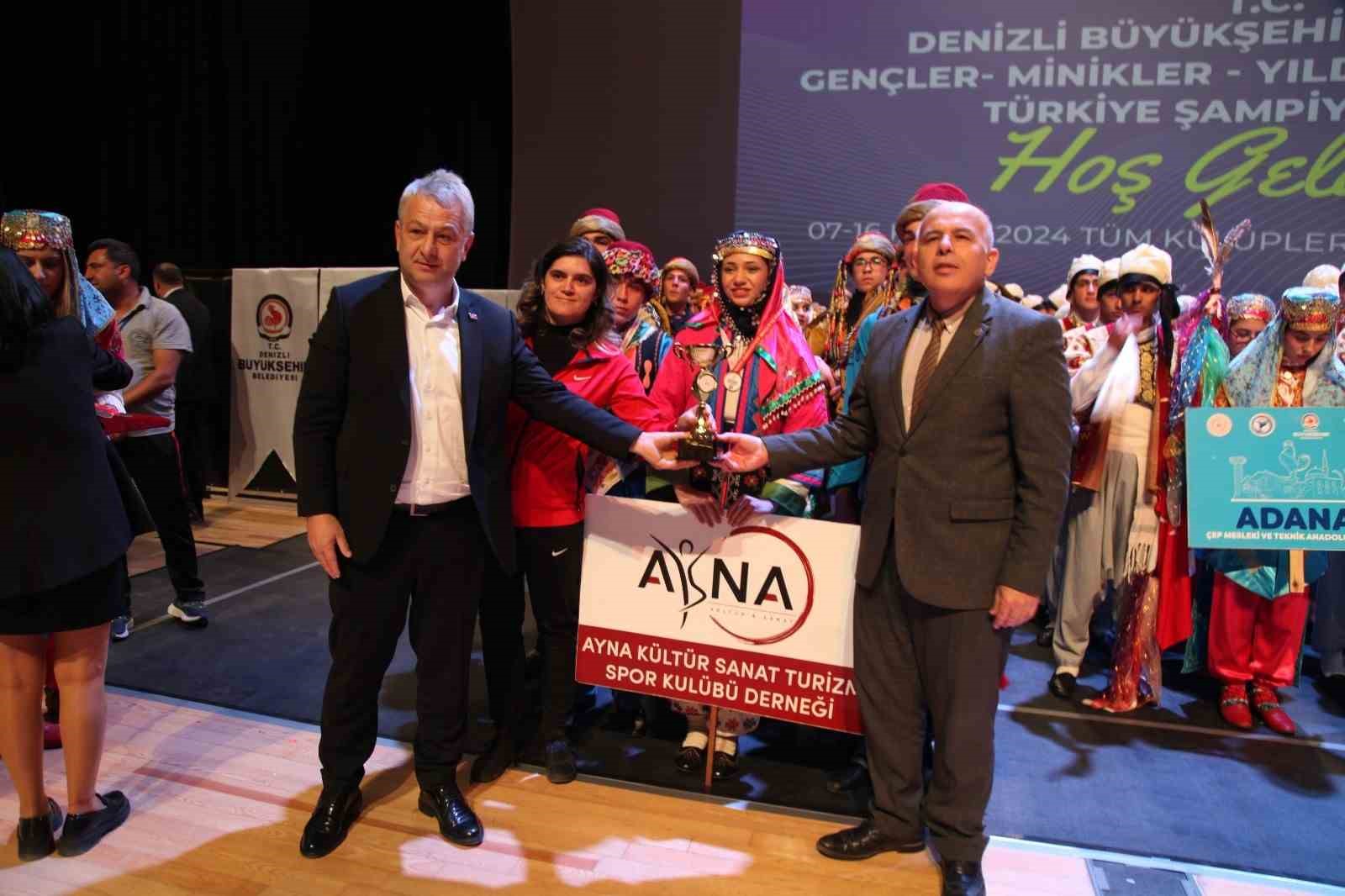 Ayna Folklor ekibi Denizli’de Türkiye 3.sü oldu
