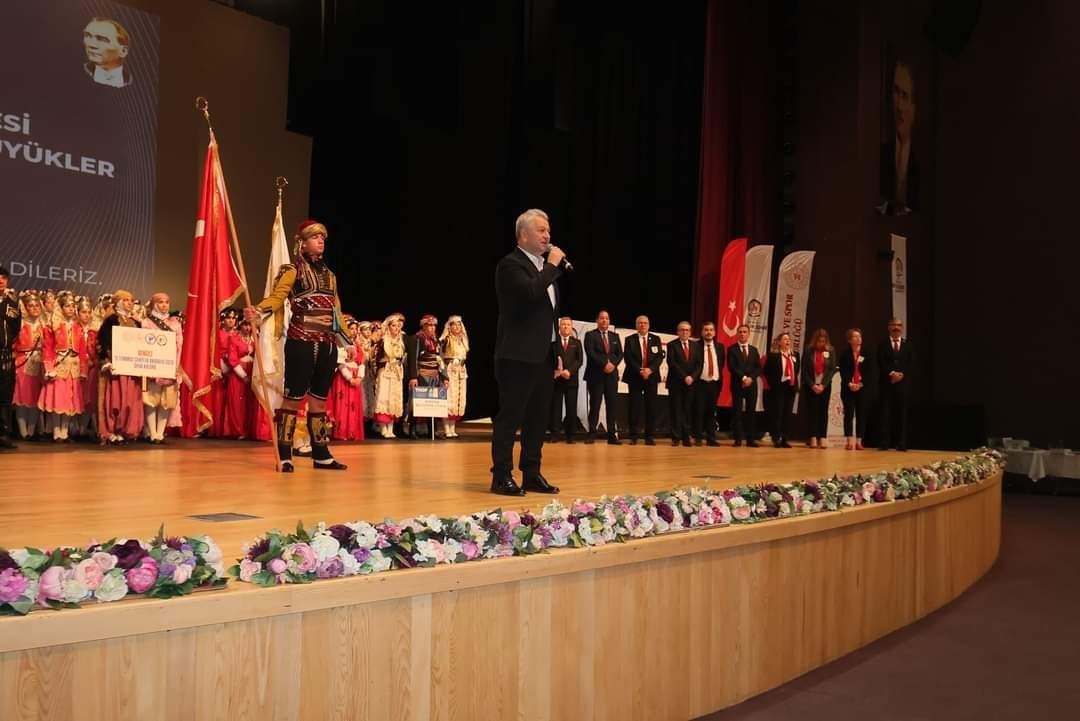 Ayna Folklor ekibi Denizli’de Türkiye 3.sü oldu
