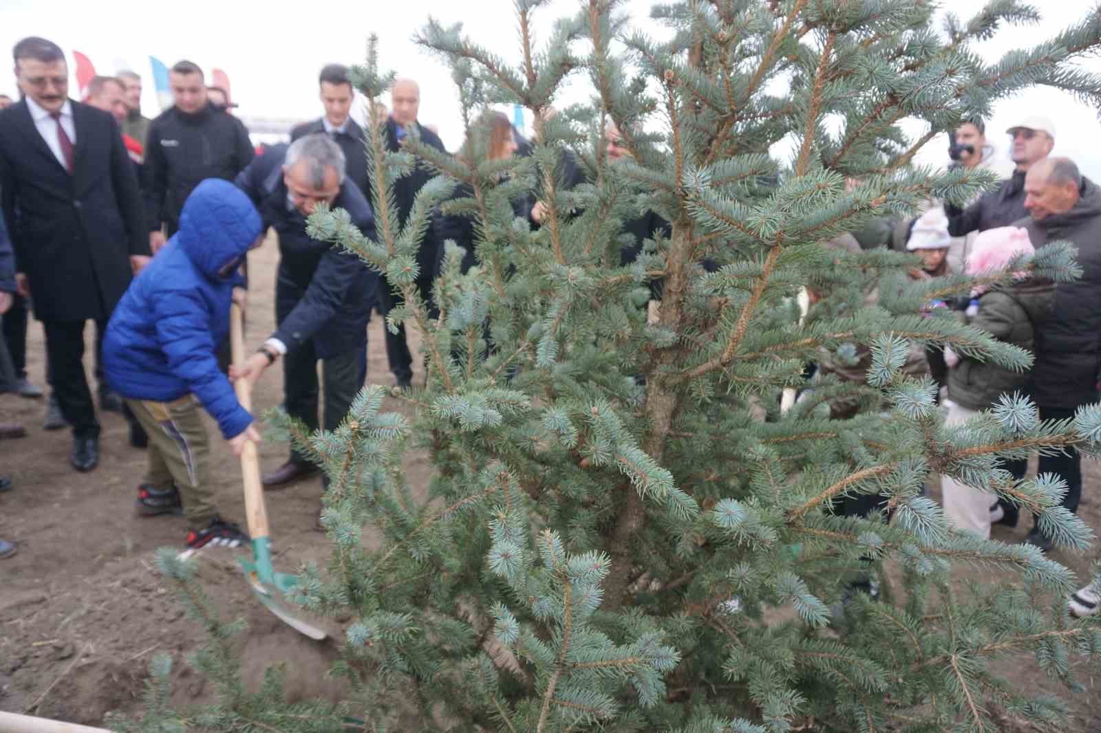 Edirne’de 2 bin fidan toprakla buluştu
