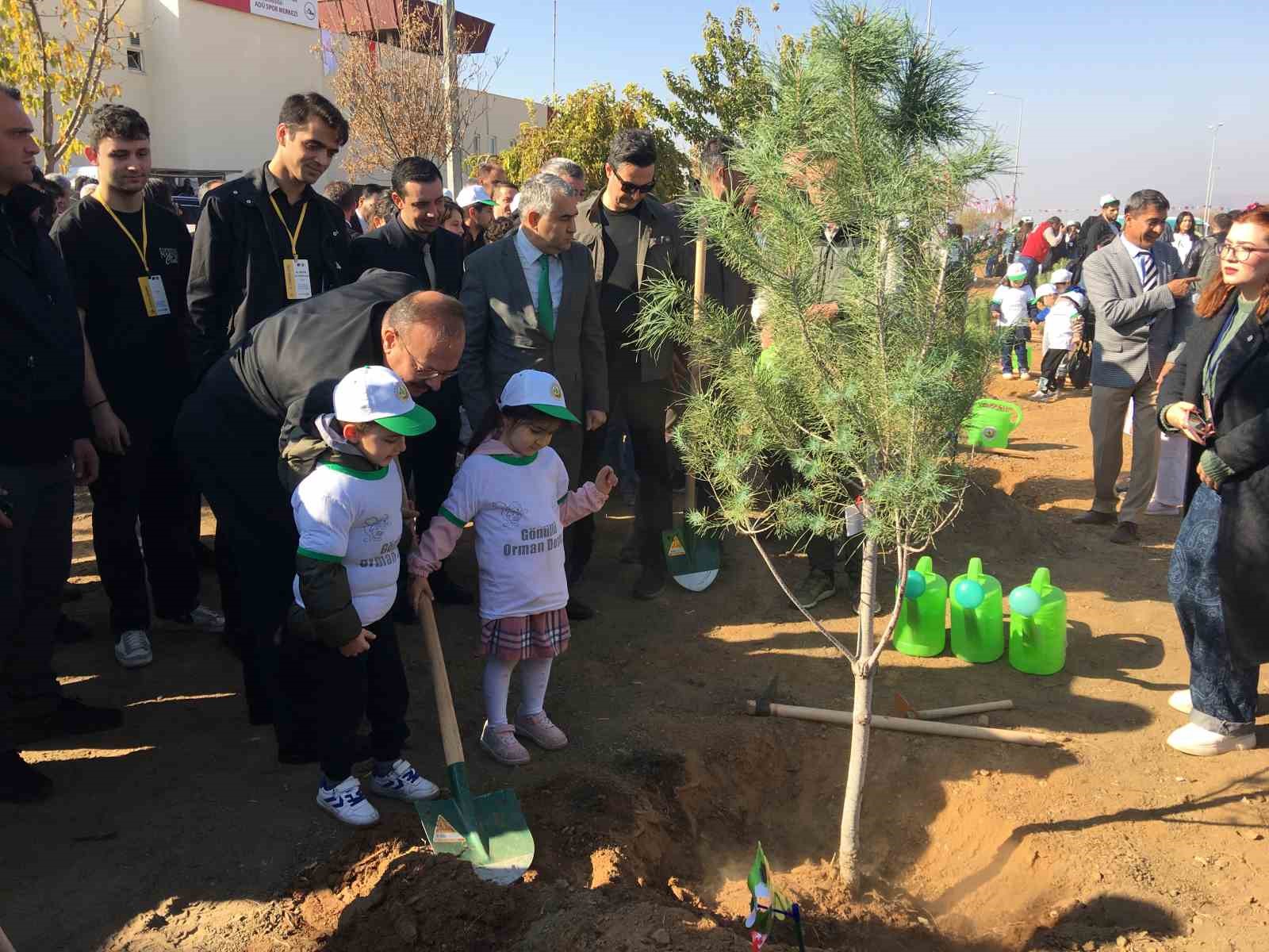 Aydın’da fidanlar toprakla buluştu
